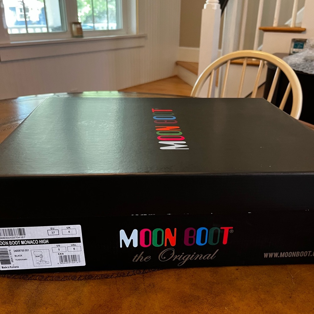 New black MOON Boots size 5 women’s